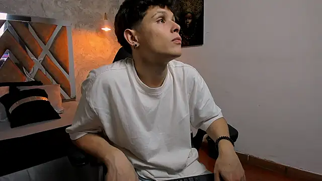 Snapshot of kraven_lust chatting on 02.11.26 kraven lust online show from 02.11.26