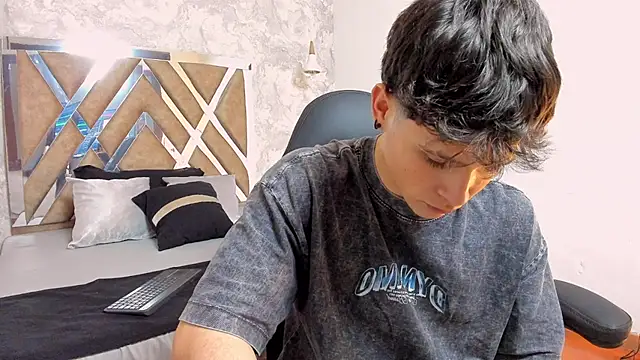 Snapshot of kraven_lust chatting on 02.12.26 kraven lust online show from 02.12.26