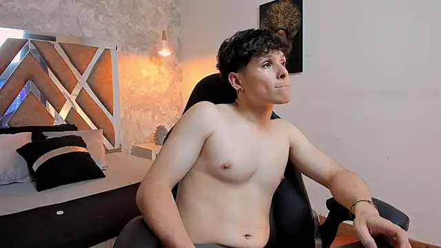 Snapshot of kraven_lust chatting on 02.15.26 kraven lust online show from 02.15.26