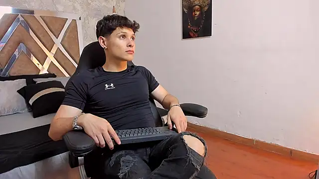 Snapshot of kraven_lust chatting on 02.17.26 kraven lust online show from 02.17.26