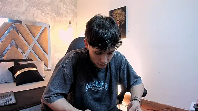 Snapshot of kraven_lust chatting on 02.18.26 kraven lust online show from 02.18.26