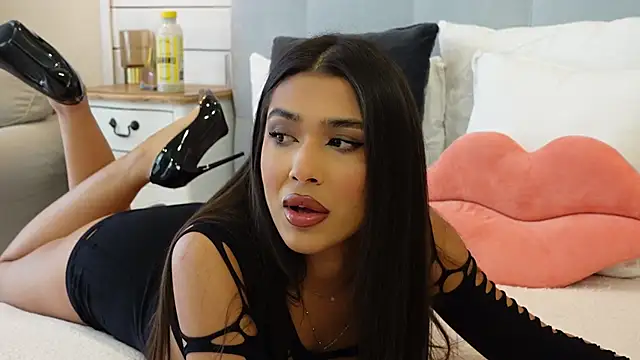 Snapshot of MyaMuse chatting on 10.20.25 MyaMuse online show from 10.20.25