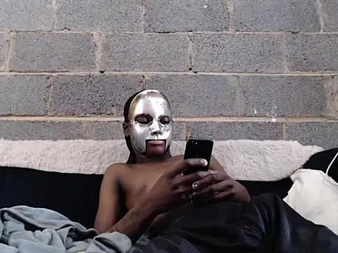 Snapshot of Romeo_Favent chatting on 09.25.25 Romeo Favent online show from 09.25.25