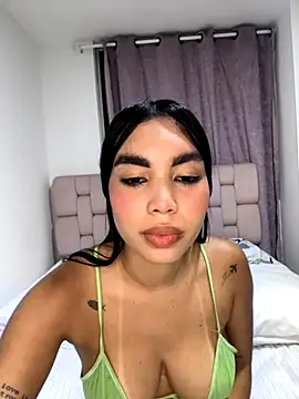 Snapshot of karolaalcendra chatting on 10.17.25 karolaalcendra online show from 10.17.25