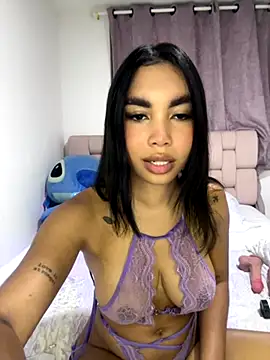 Snapshot of karolaalcendra chatting on 11.04.25 karolaalcendra online show from 11.04.25