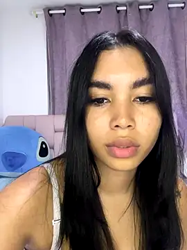 Snapshot of karolaalcendra chatting on 11.08.25 karolaalcendra online show from 11.08.25