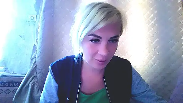 Snapshot of EmmaCat_ chatting on 09.14.25 EmmaCat online show from 09.14.25