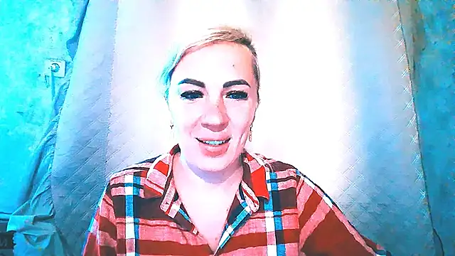 Snapshot of EmmaCat_ chatting on 09.15.25 EmmaCat online show from 09.15.25