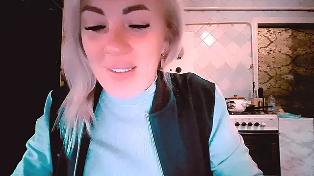 Snapshot of EmmaCat_ chatting on 09.26.25 EmmaCat online show from 09.26.25