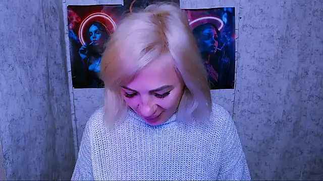 Snapshot of EmmaCat_ chatting on 09.30.25 EmmaCat online show from 09.30.25