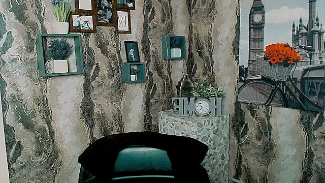 Snapshot of EmmaCat_ chatting on 10.01.25 EmmaCat online show from 10.01.25