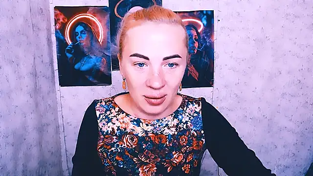 Snapshot of EmmaCat_ chatting on 10.07.25 EmmaCat online show from 10.07.25