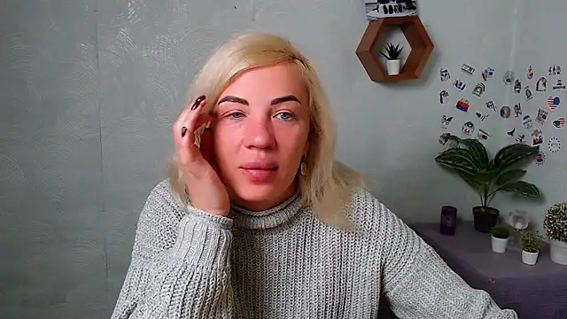 Snapshot of EmmaCat_ chatting on 10.10.25 EmmaCat online show from 10.10.25