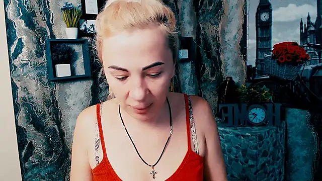 Snapshot of EmmaCat_ chatting on 10.17.25 EmmaCat online show from 10.17.25