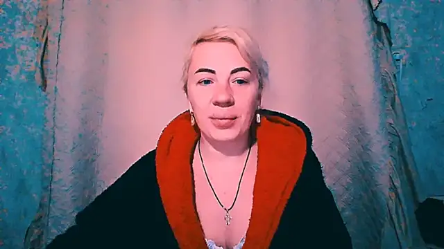 Snapshot of EmmaCat_ chatting on 10.18.25 EmmaCat online show from 10.18.25