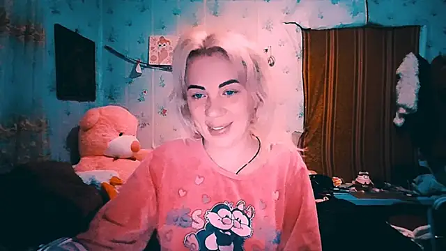 Snapshot of EmmaCat_ chatting on 10.19.25 EmmaCat online show from 10.19.25