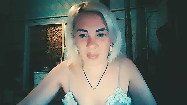 Snapshot of EmmaCat_ chatting on 04.24.26 EmmaCat online show from 04.24.26