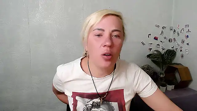 Snapshot of EmmaCat_ chatting on 05.07.26 EmmaCat online show from 05.07.26