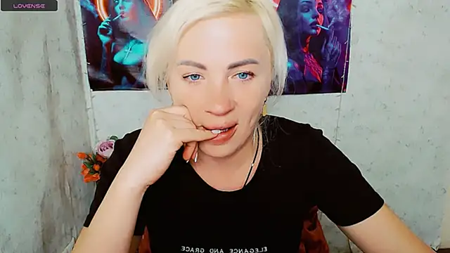 Snapshot of EmmaCat_ chatting on 05.26.26 EmmaCat online show from 05.26.26