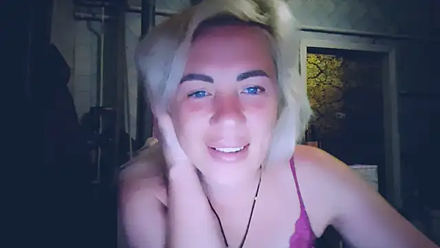 Snapshot of EmmaCat_ chatting on 05.28.26 EmmaCat online show from 05.28.26