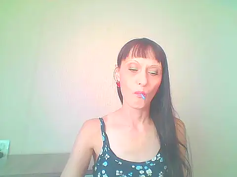 Snapshot of Irivana chatting on 10.12.25 Irivana online show from 10.12.25