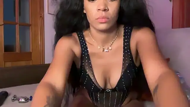 Snapshot of HoneyMaee chatting on 09.19.25 HoneyMaee online show from 09.19.25