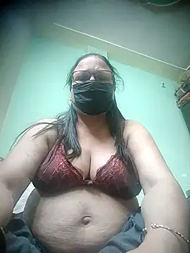 Snapshot of thehotlady chatting on 09.24.25 thehotlady online show from 09.24.25