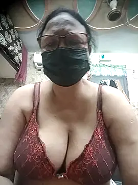 Snapshot of thehotlady chatting on 10.03.25 thehotlady online show from 10.03.25