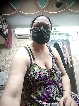 Snapshot of thehotlady chatting on 10.04.25 thehotlady online show from 10.04.25