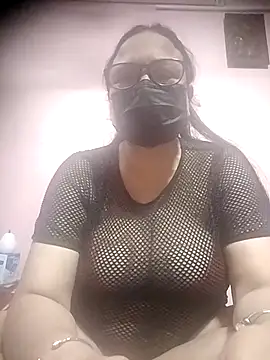 Snapshot of thehotlady chatting on 10.30.25 thehotlady online show from 10.30.25