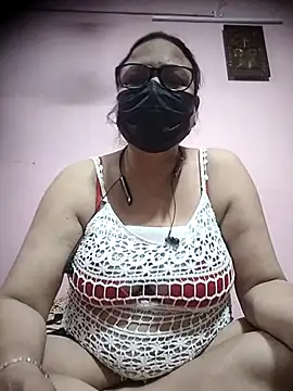 Snapshot of thehotlady chatting on 10.31.25 thehotlady online show from 10.31.25