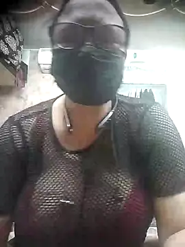 Snapshot of thehotlady chatting on 11.04.25 thehotlady online show from 11.04.25