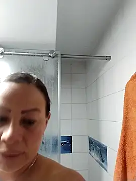 LaraCaliente online show from 04.15.26