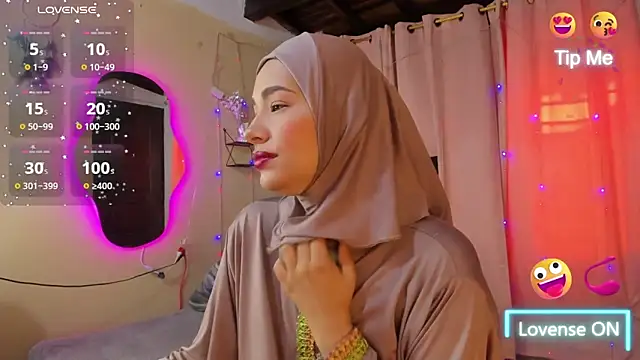 Snapshot of ShanaJamil chatting on 09.25.25 ShanaJamil online show from 09.25.25