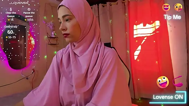 Snapshot of ShanaJamil chatting on 09.26.25 ShanaJamil online show from 09.26.25