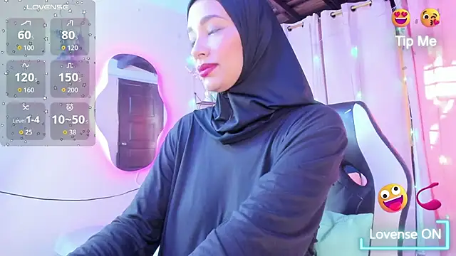 Snapshot of ShanaJamil chatting on 10.02.25 ShanaJamil online show from 10.02.25