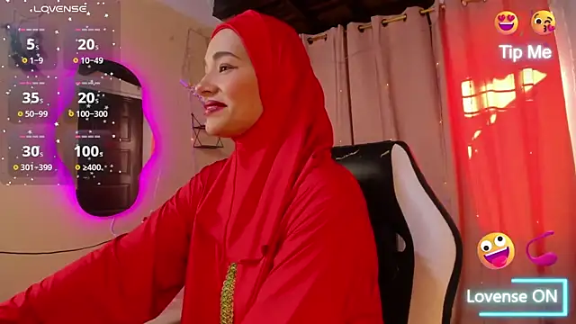 Snapshot of ShanaJamil chatting on 10.06.25 ShanaJamil online show from 10.06.25