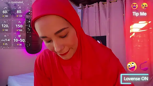 Snapshot of ShanaJamil chatting on 10.15.25 ShanaJamil online show from 10.15.25