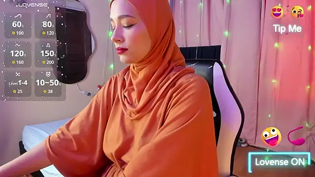 Snapshot of ShanaJamil chatting on 10.17.25 ShanaJamil online show from 10.17.25