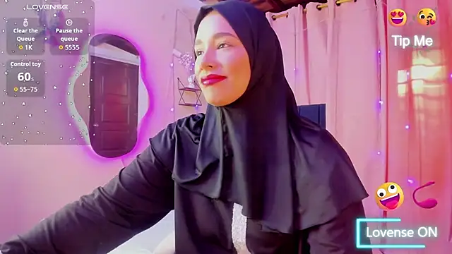 Snapshot of ShanaJamil chatting on 10.24.25 ShanaJamil online show from 10.24.25