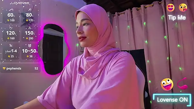 Snapshot of ShanaJamil chatting on 10.25.25 ShanaJamil online show from 10.25.25