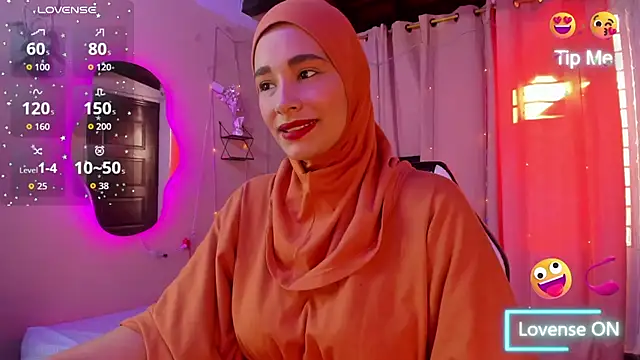 Snapshot of ShanaJamil chatting on 10.28.25 ShanaJamil online show from 10.28.25