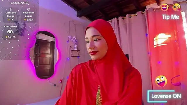 Snapshot of ShanaJamil chatting on 10.29.25 ShanaJamil online show from 10.29.25