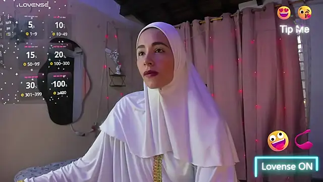 Snapshot of ShanaJamil chatting on 11.04.25 ShanaJamil online show from 11.04.25