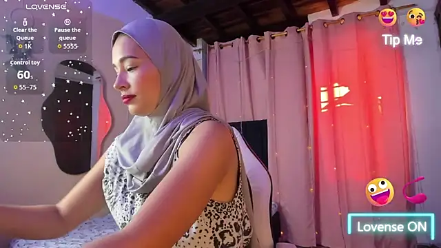 Snapshot of ShanaJamil chatting on 11.05.25 ShanaJamil online show from 11.05.25