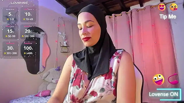 Snapshot of ShanaJamil chatting on 11.06.25 ShanaJamil online show from 11.06.25