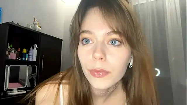 Snapshot of YourLittleElfie chatting on 09.16.25 YourLittleElfie online show from 09.16.25