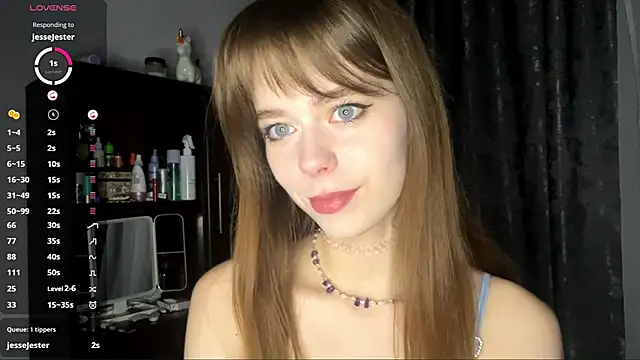 Snapshot of YourLittleElfie chatting on 09.24.25 YourLittleElfie online show from 09.24.25