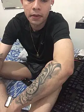 Snapshot of becmz chatting on 09.16.25 becmz online show from 09.16.25