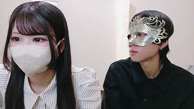 Snapshot of Ruru-shuv chatting on 10.19.25 Ruru-shuv online show from 10.19.25